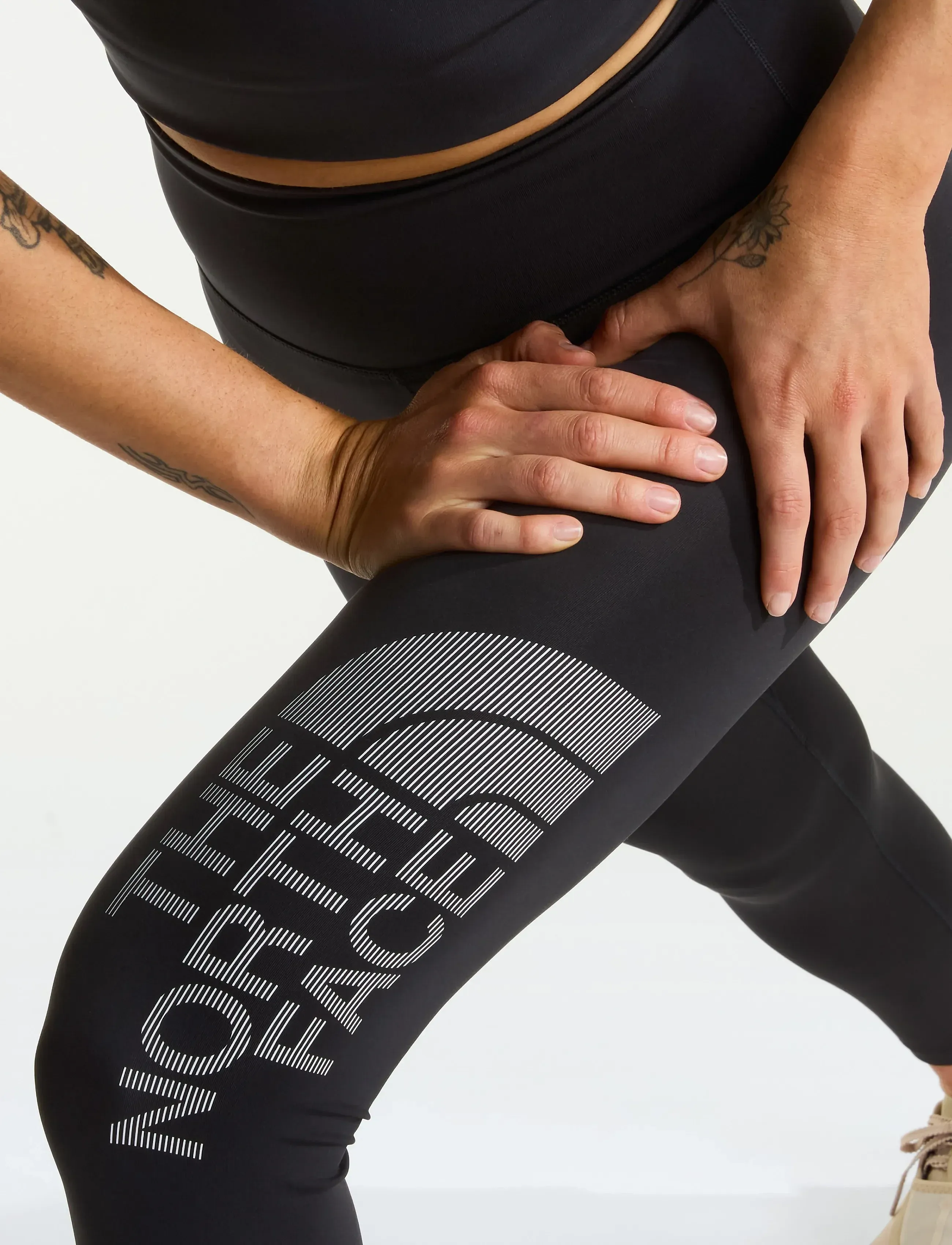 THE NORTH FACE - W FLEX 25IN TIGHT-GRAPHIC BLACK 