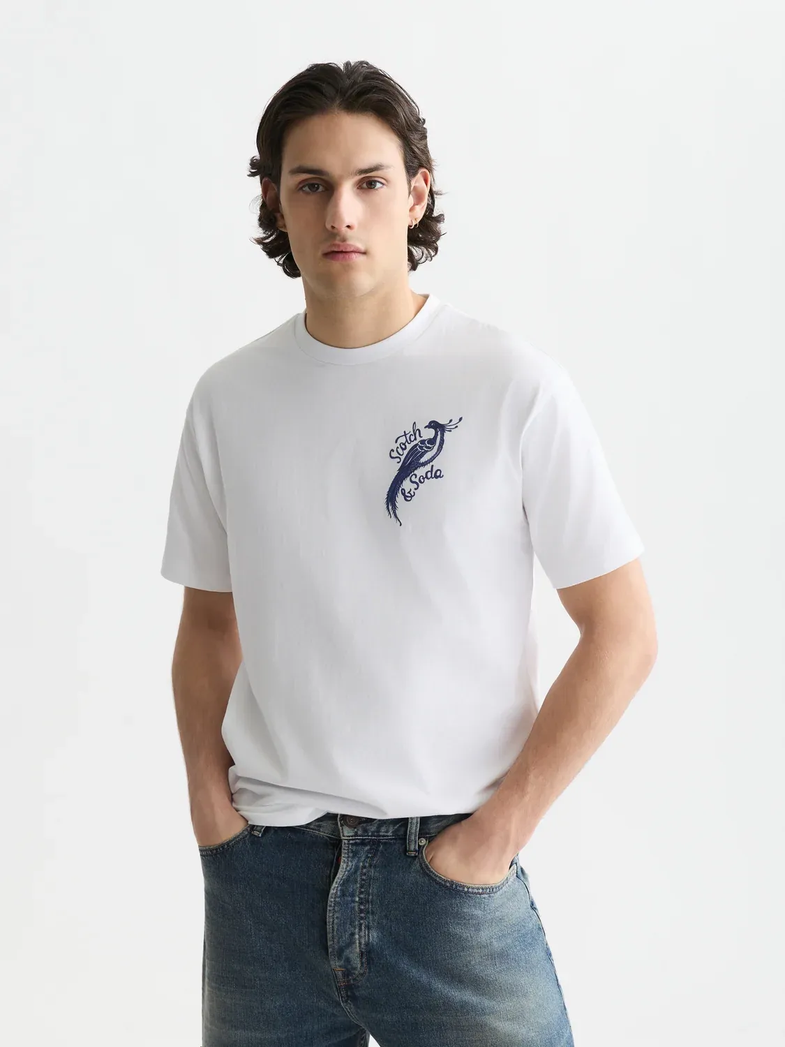 SCOTCH AND SODA - Delfts Blauw front and back artwork relaxed-fit T-shirt white 