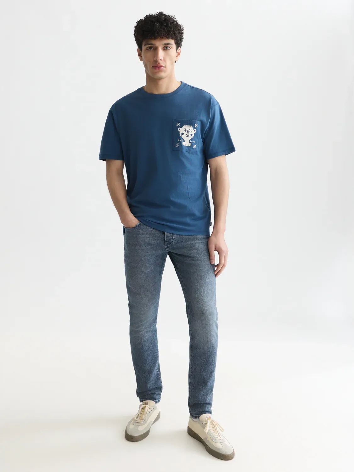 SCOTCH AND SODA - Chest pocket with artwork relaxed-fit T-shirt blue